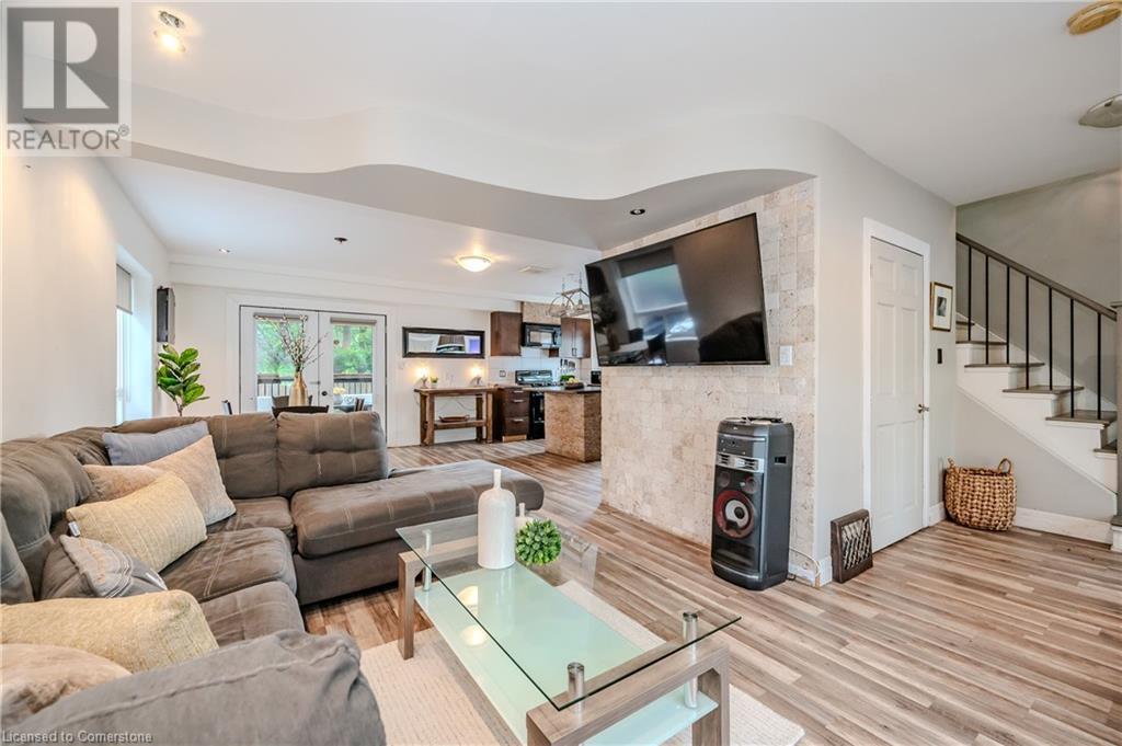 33 Glasgow Street, Kitchener, Ontario  N2G 2G6 - Photo 5 - 40740253