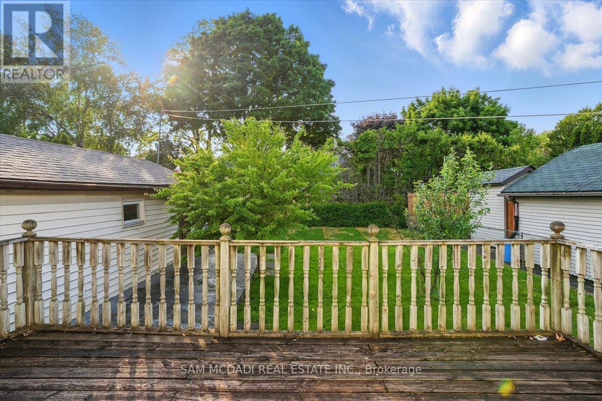 125 Inglewood Drive, Oakville (Co Central), Ontario  L6K 1W8 - Photo 28 - W12205998