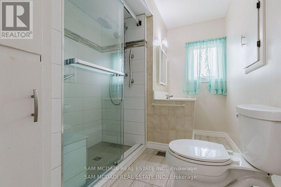 125 Inglewood Drive, Oakville (Co Central), Ontario  L6K 1W8 - Photo 16 - W12205998