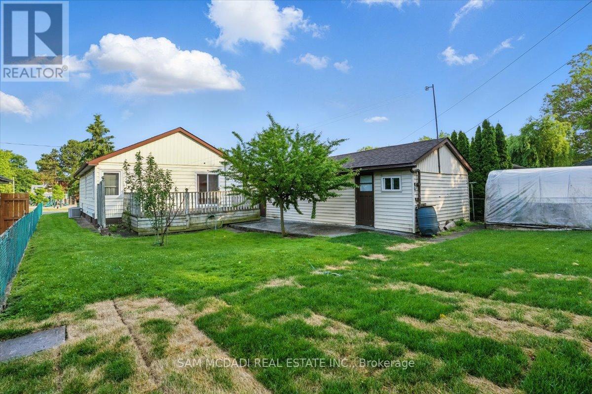 125 Inglewood Drive, Oakville (Co Central), Ontario  L6K 1W8 - Photo 26 - W12205998