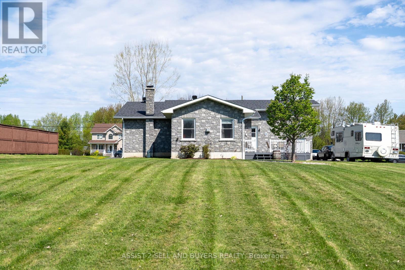 18267 Samuel Drive S, South Glengarry, Ontario  K6H 7J1 - Photo 38 - X12186255