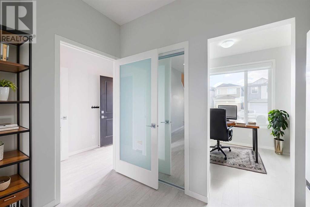 Property at 120 Edith Place NW image 3