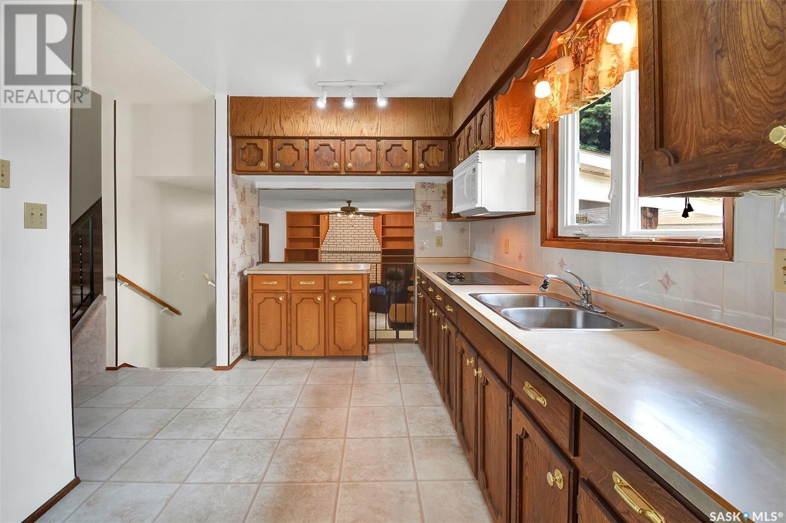 359 Coppermine Crescent, Saskatoon, Saskatchewan  S7K 4L5 - Photo 3 - SK009101