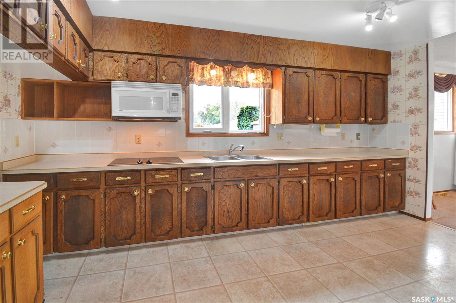 359 Coppermine Crescent, Saskatoon, Saskatchewan  S7K 4L5 - Photo 5 - SK009101