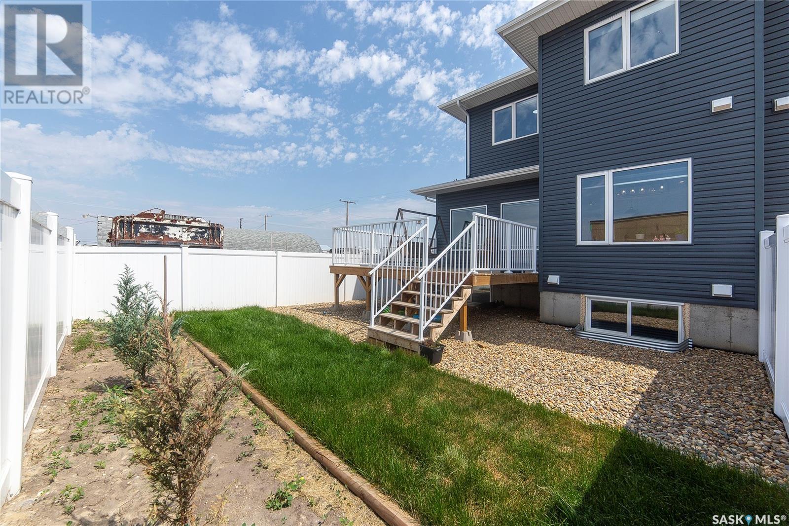 814 1st Avenue N, Martensville, Saskatchewan  S0K 2T2 - Photo 39 - SK009062