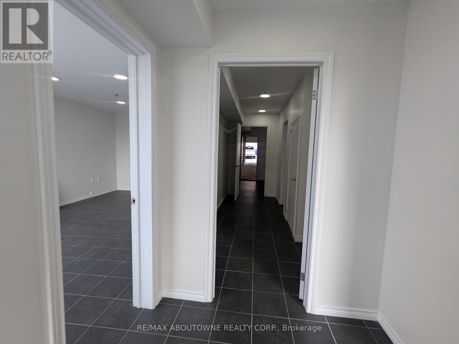 1 - 5125 Harvester Road, Burlington, Ontario  L7L 6A2 - Photo 8 - W12037631