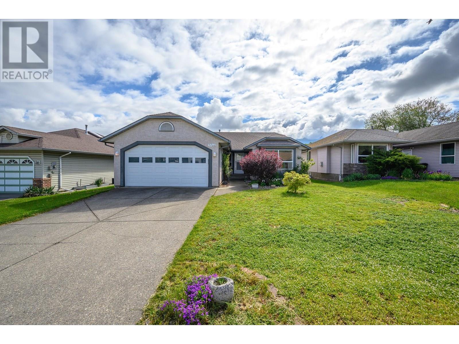Property at 5205 21 Street image 3