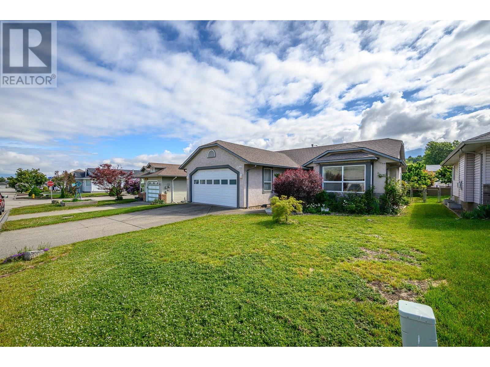 Property at 5205 21 Street image 4