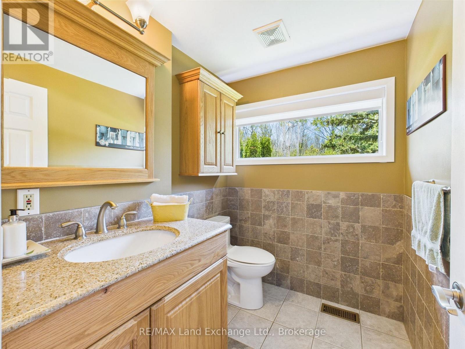 40 Eastwood Crescent, Kincardine, Ontario  N2Z 2X6 - Photo 15 - X12177715