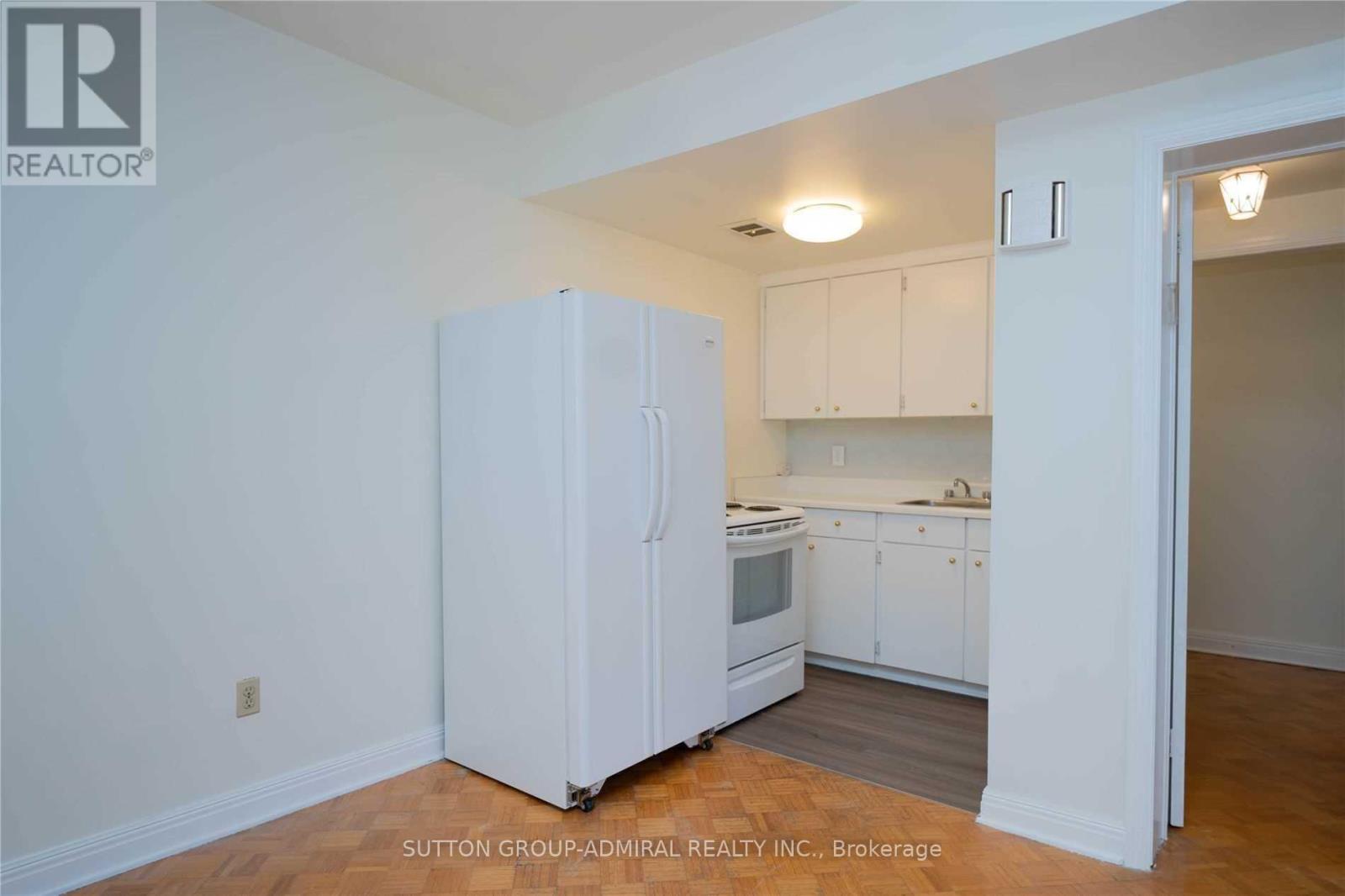 65 Regina Avenue, Toronto, Ontario  M6A 1R4 - Photo 14 - C12185813