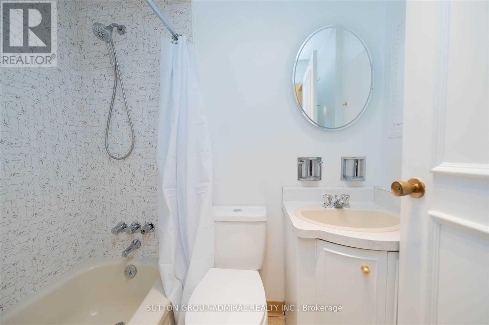 65 Regina Avenue, Toronto, Ontario  M6A 1R4 - Photo 18 - C12185813