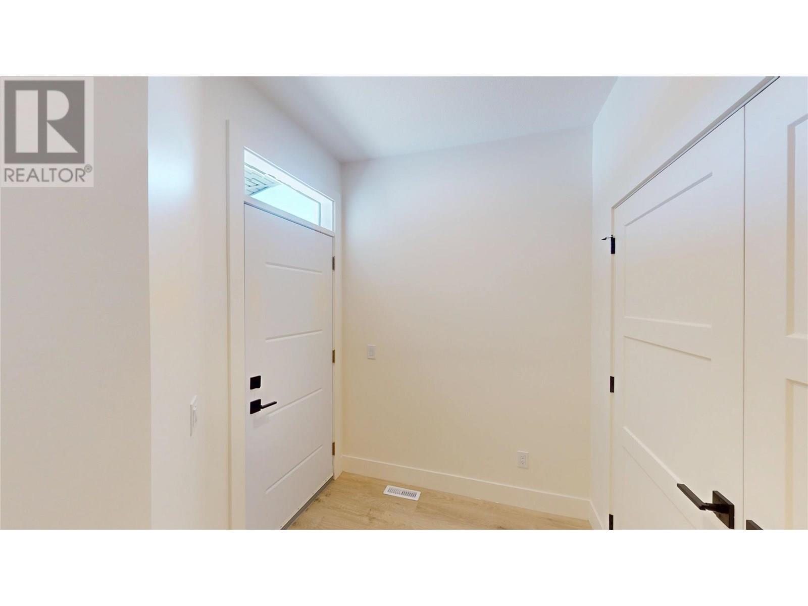 31 Laurier Avenue, Wardner, British Columbia  V0B 2J0 - Photo 4 - 10351639