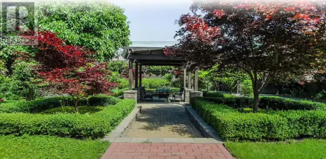 1023 Lawrence Avenue, Kelowna, British Columbia  V1Y 6M3 - Photo 2 - 10350639