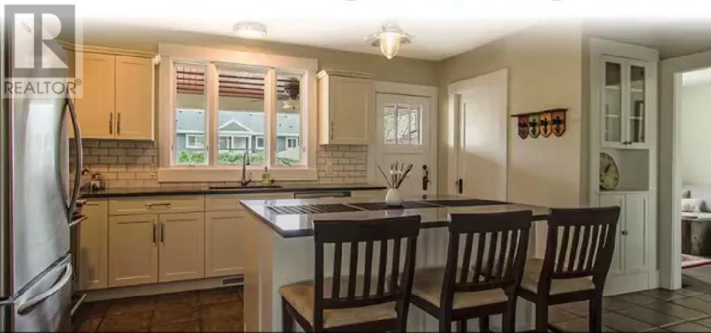 1023 Lawrence Avenue, Kelowna, British Columbia  V1Y 6M3 - Photo 5 - 10350639