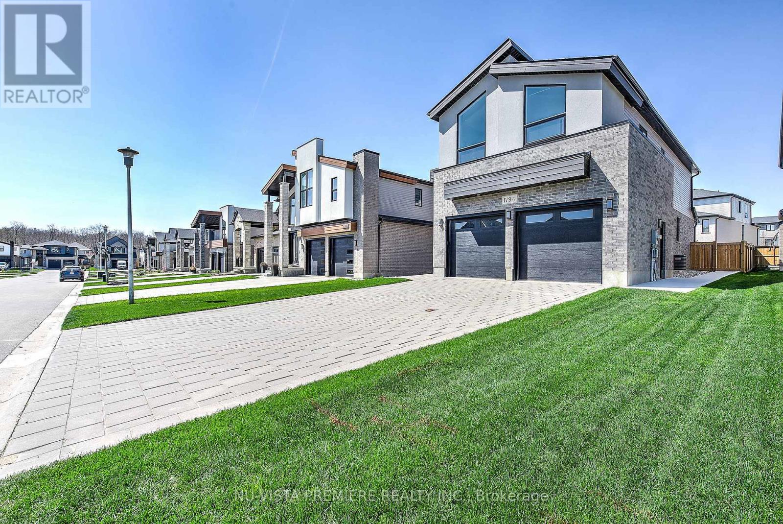 Photo 3 of 50 for 1794 Brunson Way