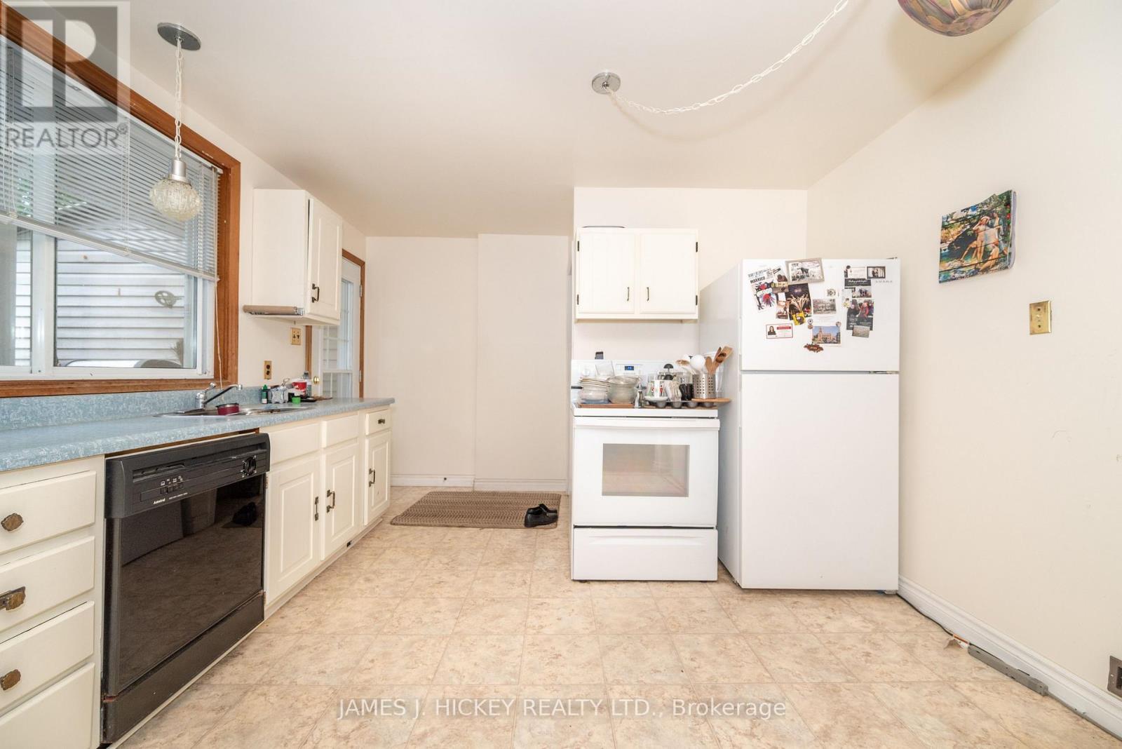 100 Algonquin Street, Deep River, Ontario  K0J 1P0 - Photo 10 - X12213567