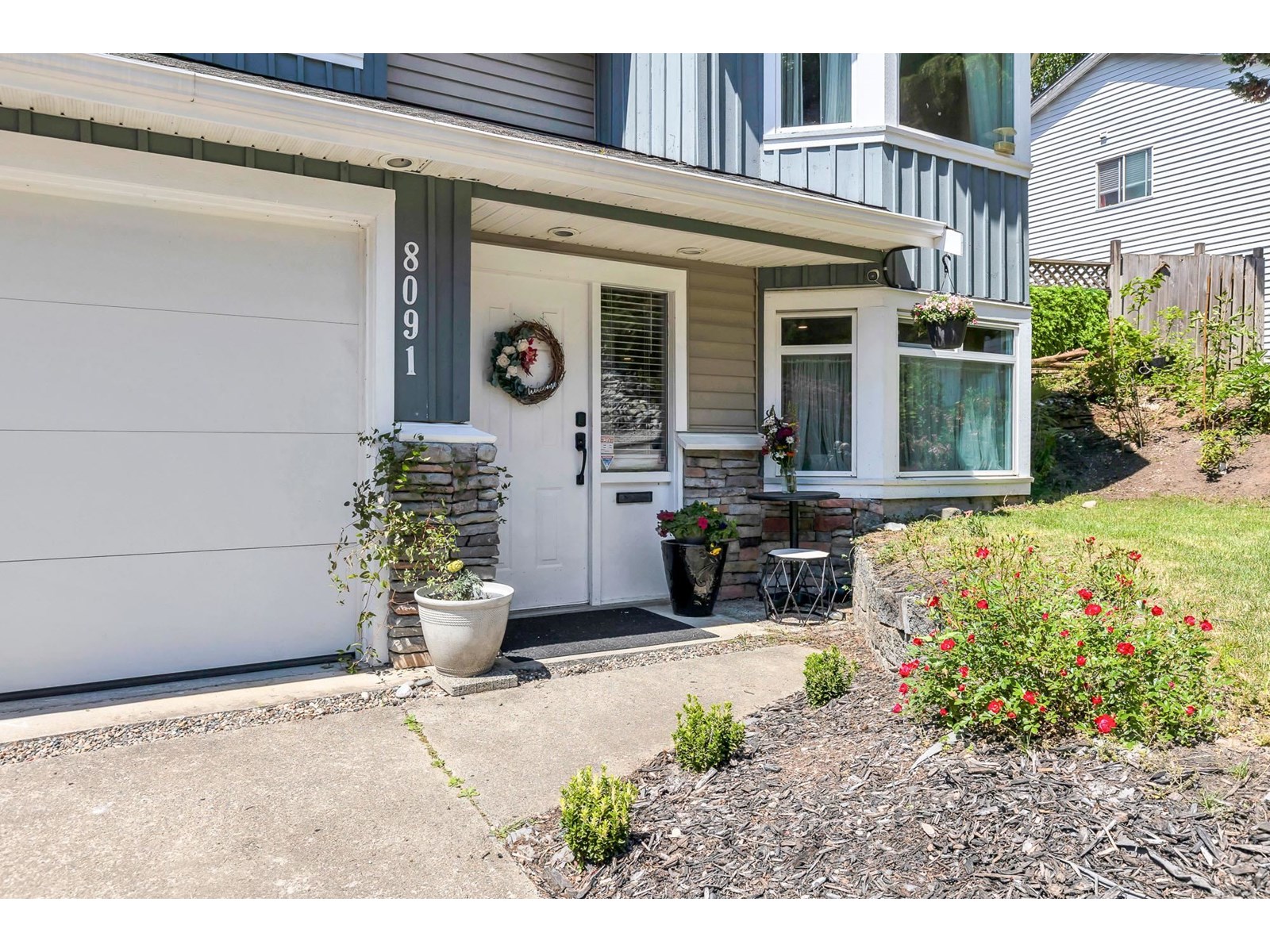 8091 Knight Avenue, Mission, British Columbia  V2V 5Y4 - Photo 2 - R3013241