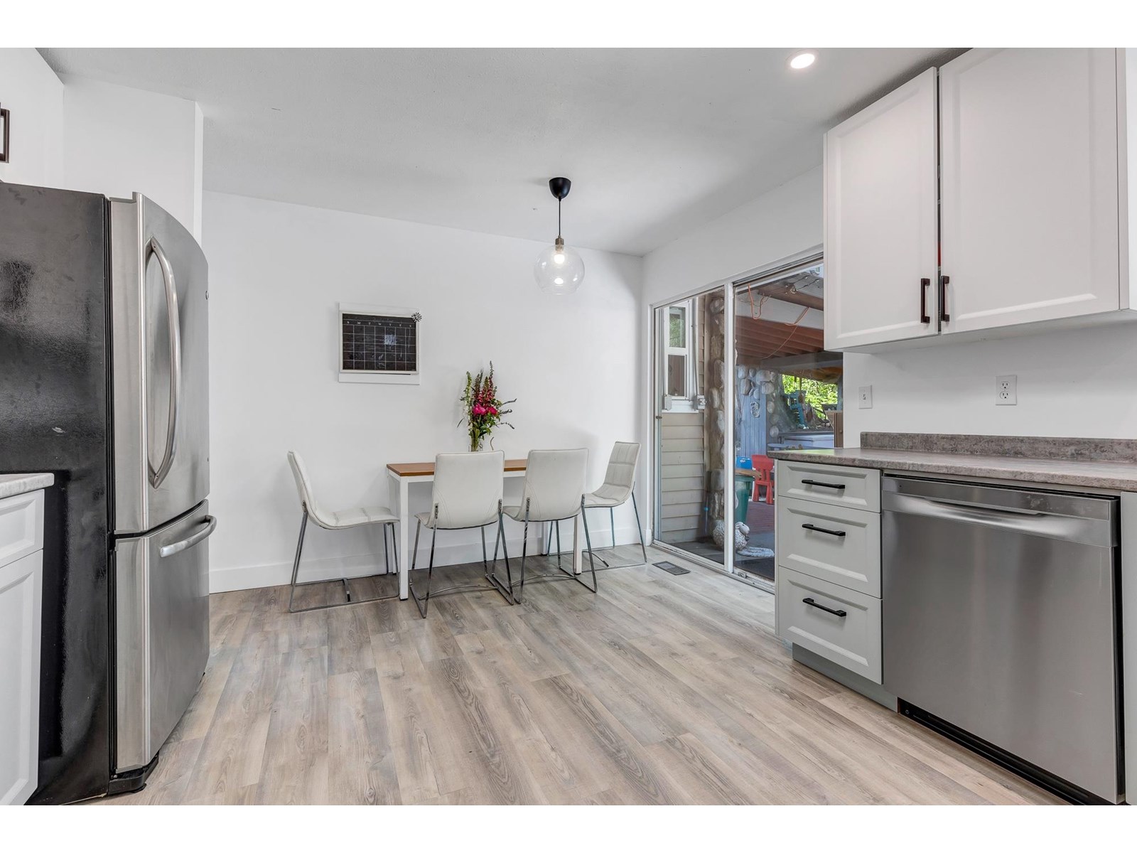 8091 Knight Avenue, Mission, British Columbia  V2V 5Y4 - Photo 8 - R3013241