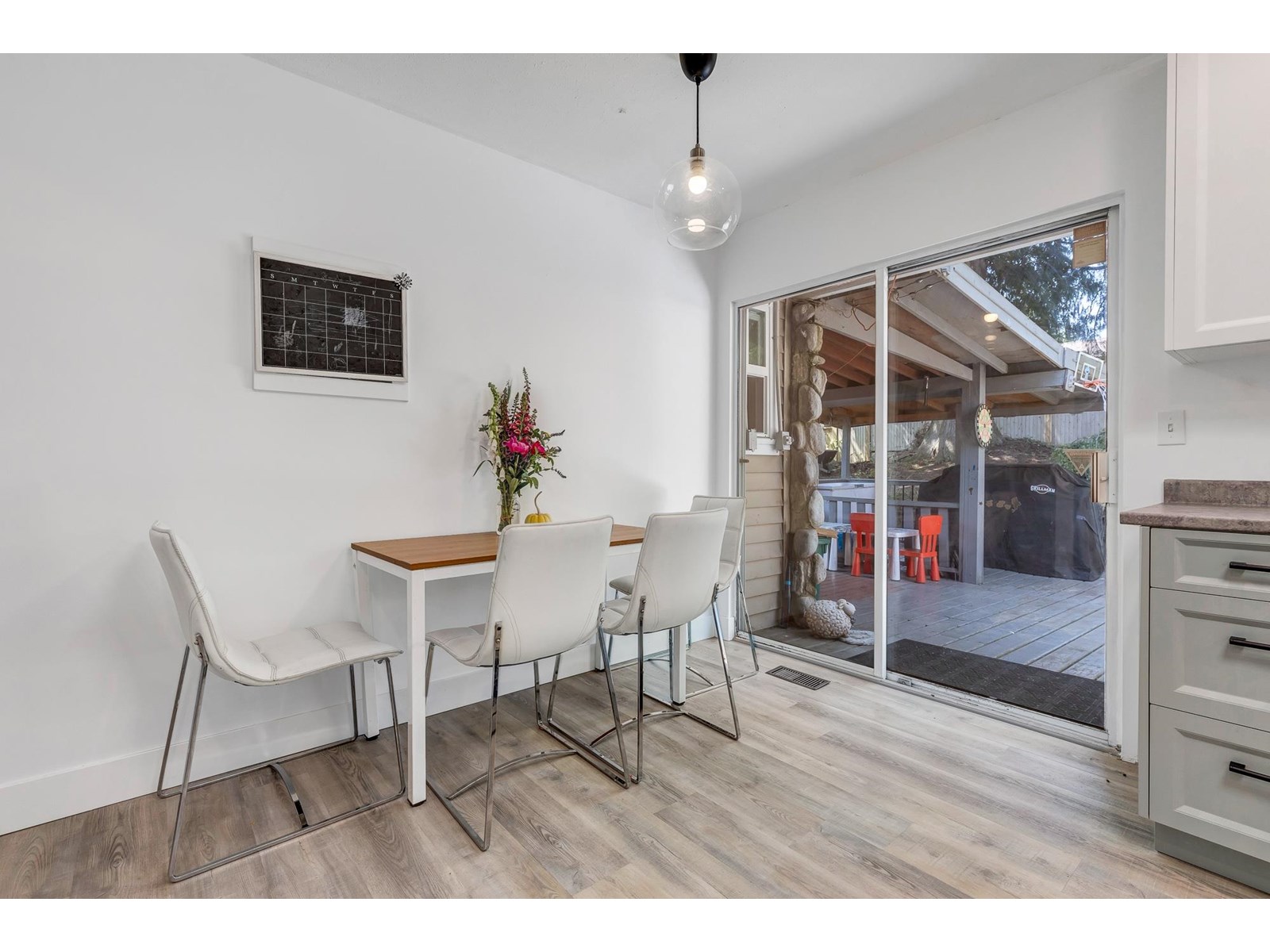 8091 Knight Avenue, Mission, British Columbia  V2V 5Y4 - Photo 9 - R3013241
