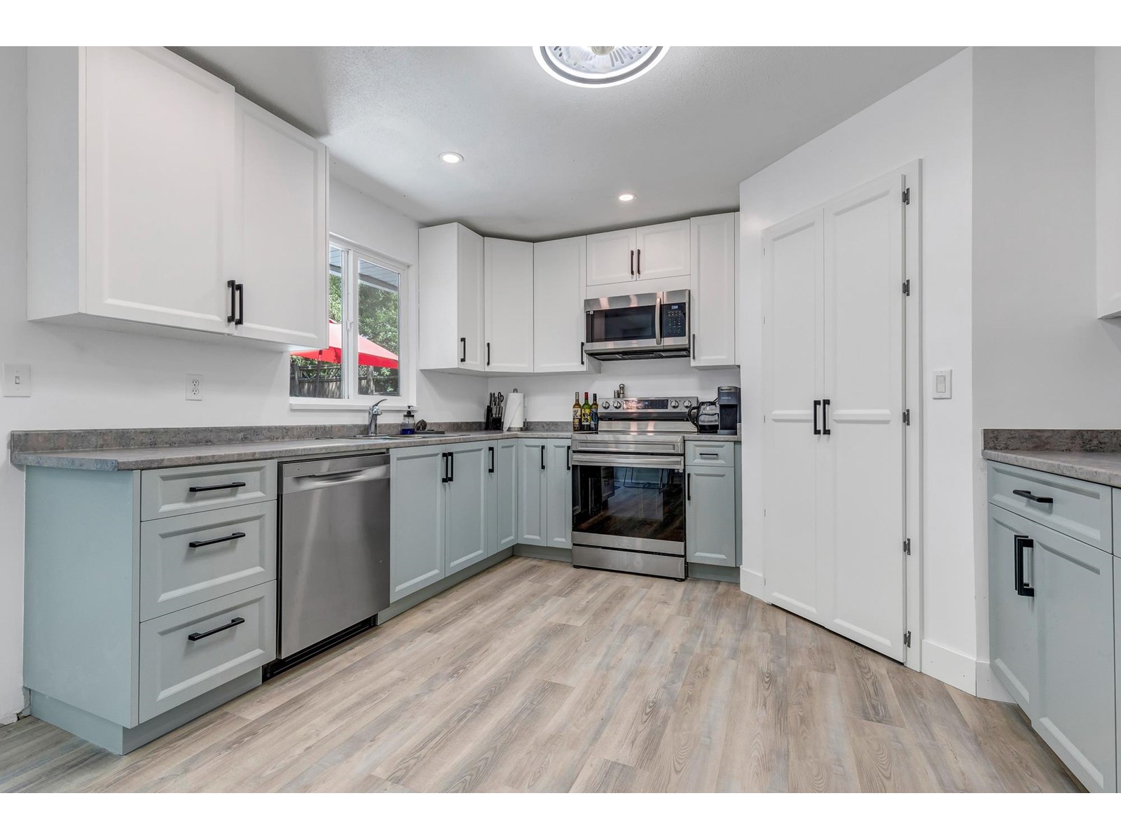 8091 Knight Avenue, Mission, British Columbia  V2V 5Y4 - Photo 3 - R3013241