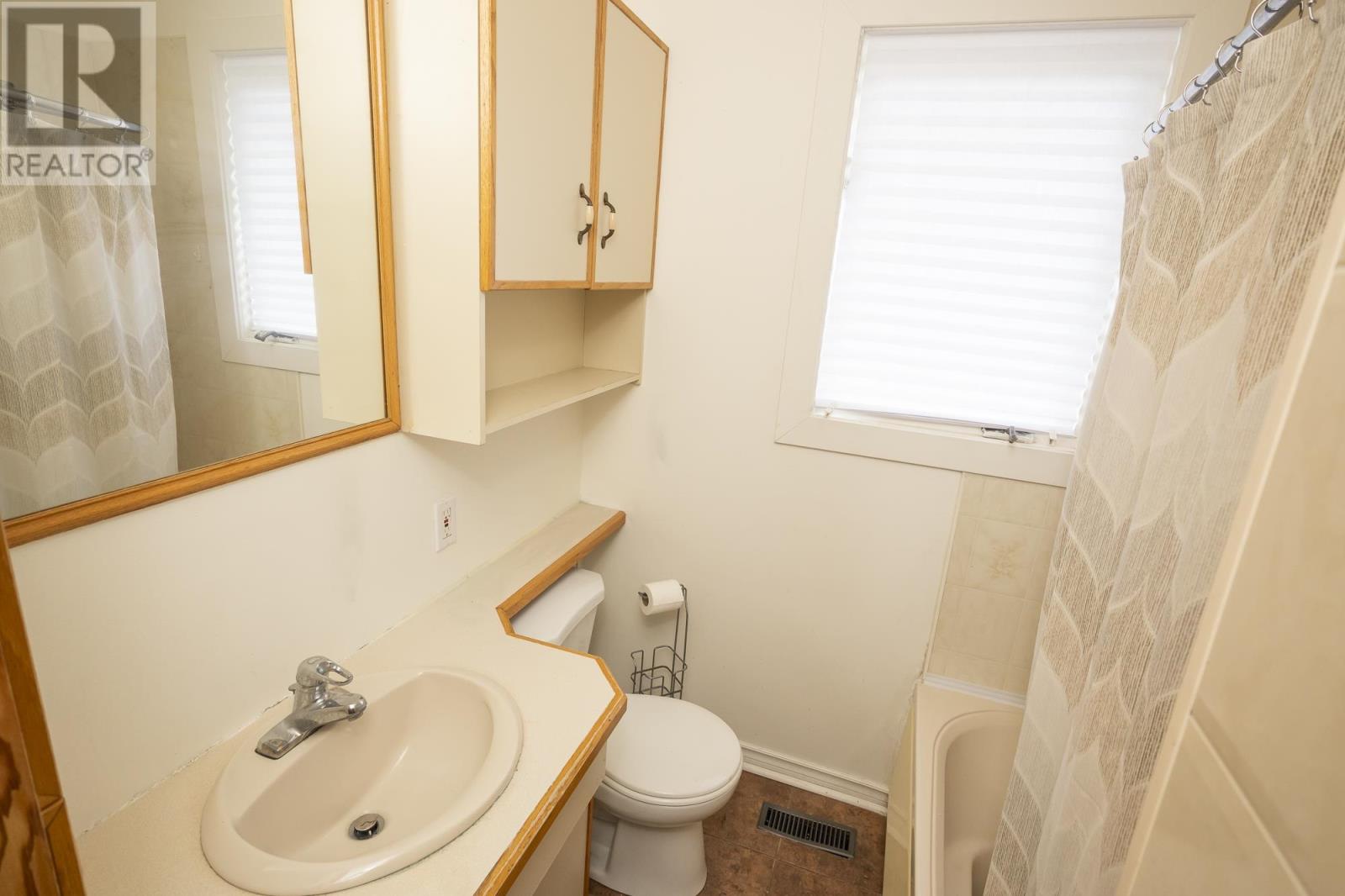 720 Northern Ave, Thunder Bay, Ontario  P7C 2V9 - Photo 14 - TB251636