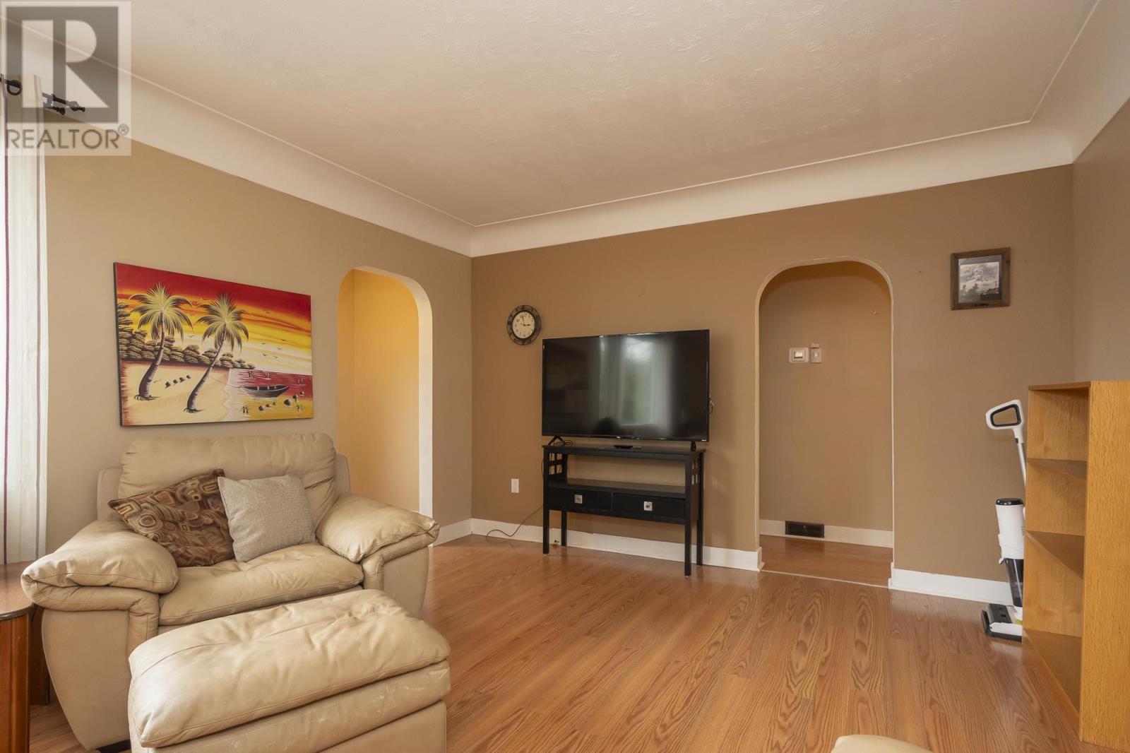 720 Northern Ave, Thunder Bay, Ontario  P7C 2V9 - Photo 2 - TB251636