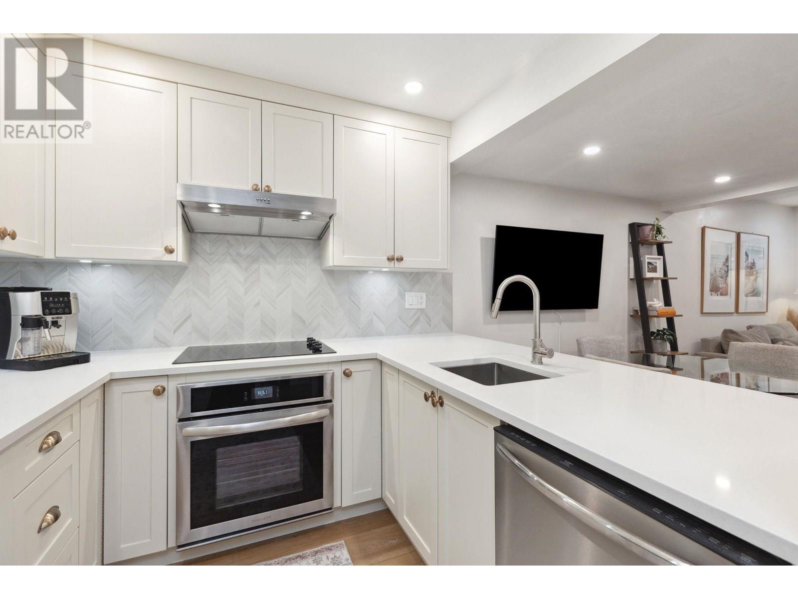 16 2375 W BROADWAY, Vancouver, British Columbia