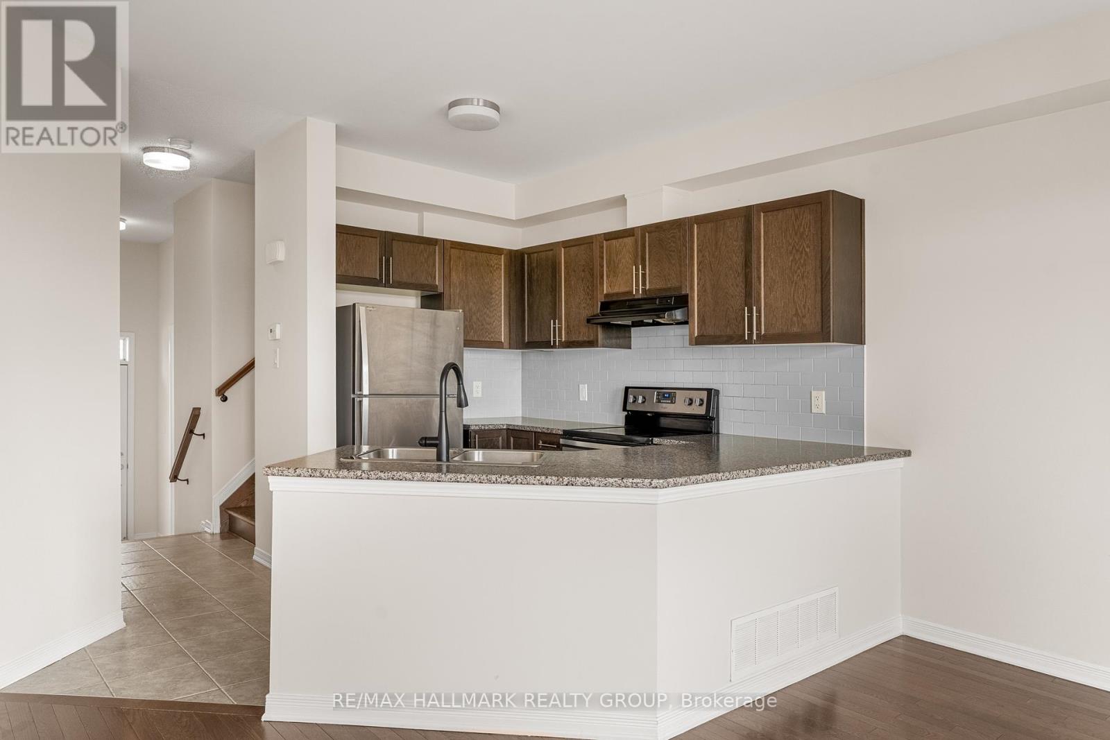 521 Radiant Private, Ottawa, Ontario  K2M 0M9 - Photo 16 - X12209196