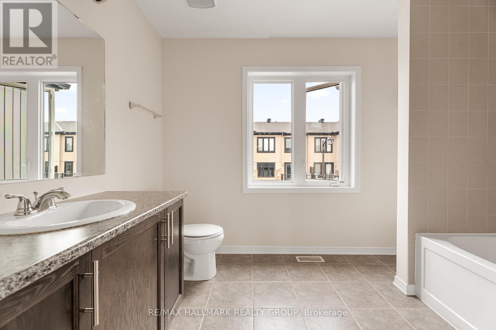 521 Radiant Private, Ottawa, Ontario  K2M 0M9 - Photo 28 - X12209196