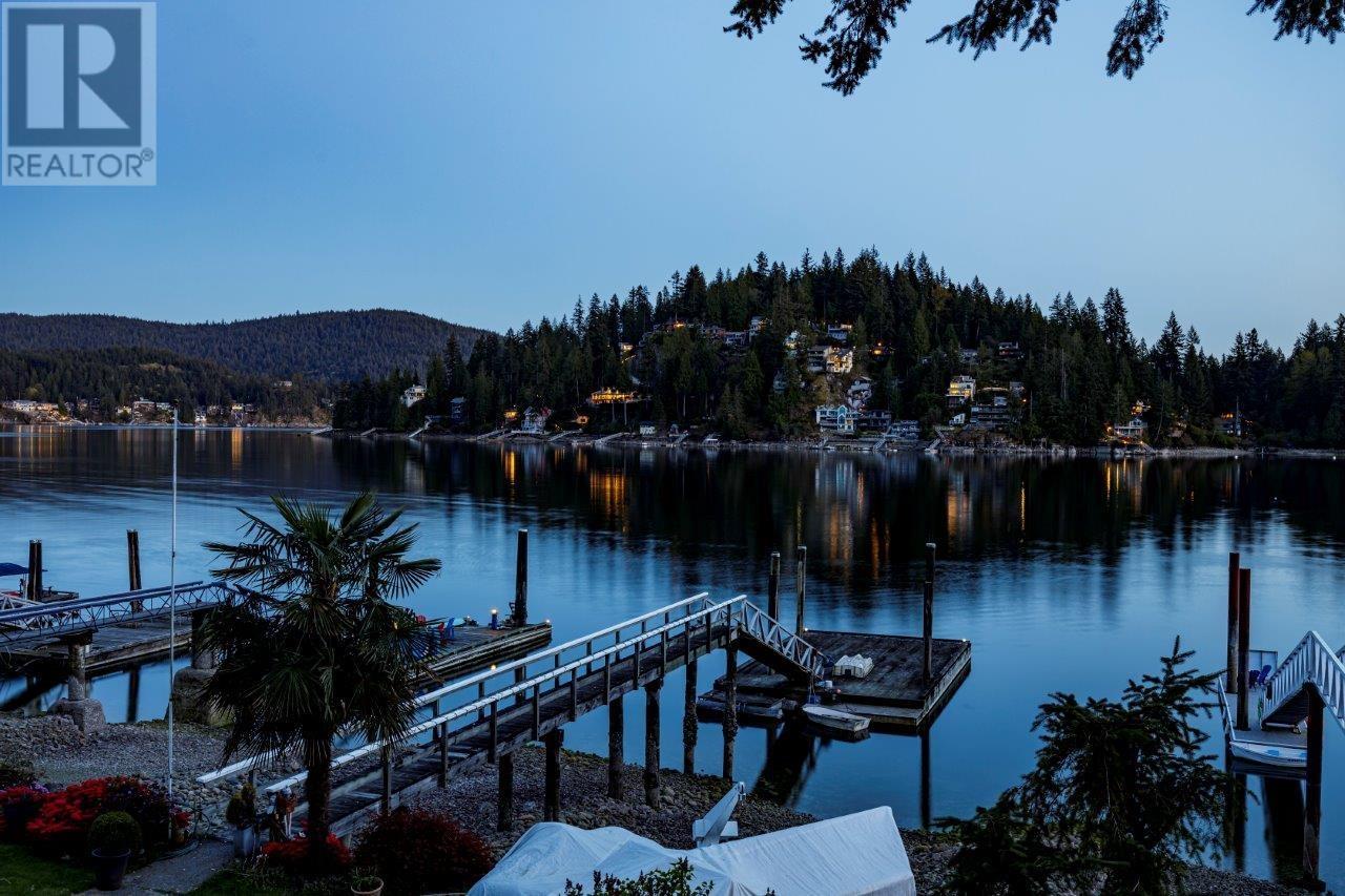 2730 Panorama Drive, North Vancouver, British Columbia  V7G 1V6 - Photo 3 - R2968737