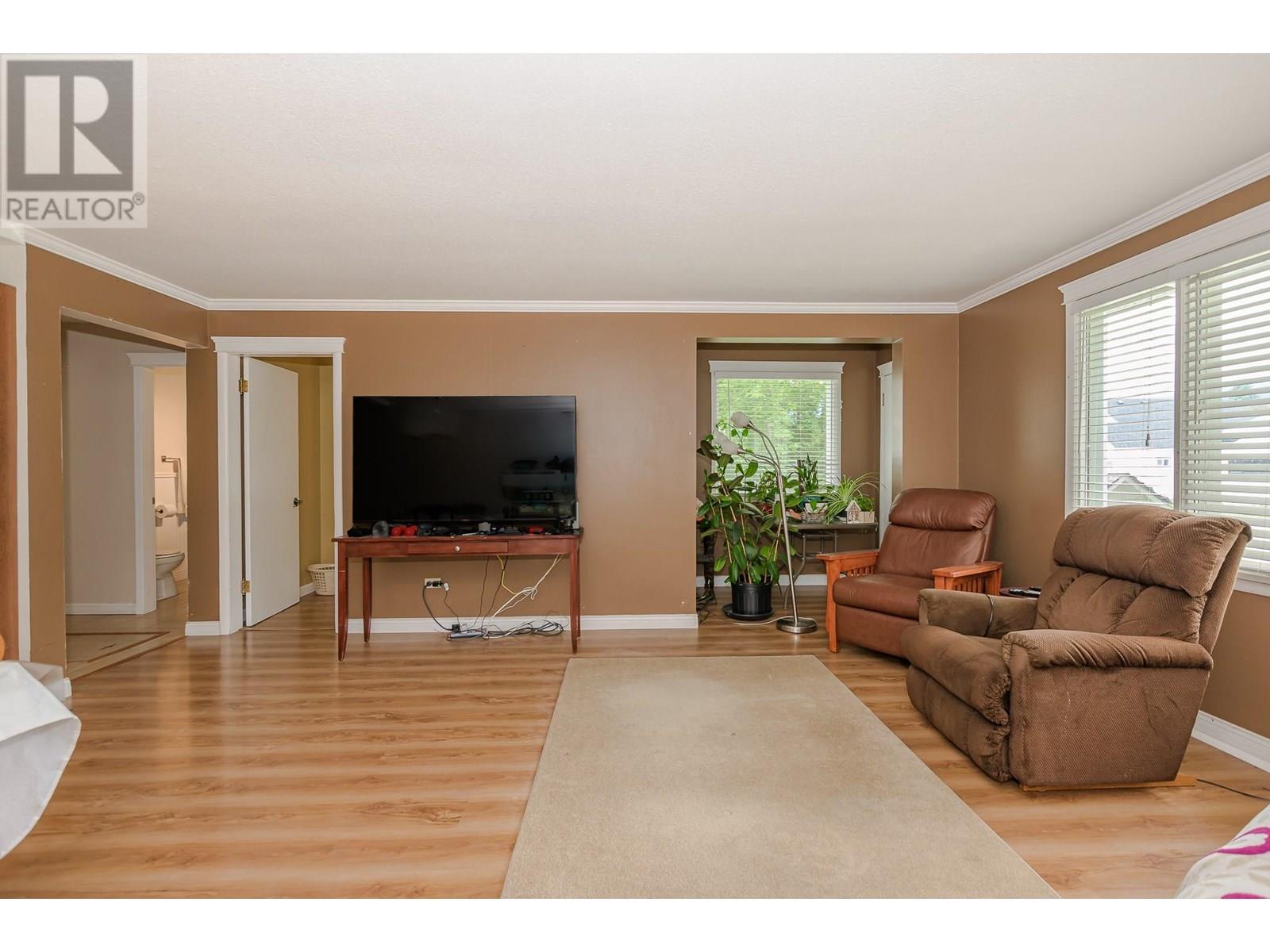 729 Stanley Avenue, Enderby, British Columbia  V0E 1V1 - Photo 4 - 10350995