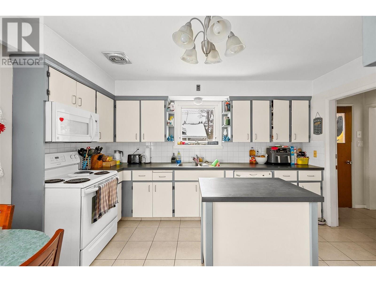 548/546 Roanoke Avenue, Kelowna, British Columbia  V1Y 7K5 - Photo 7 - 10335202