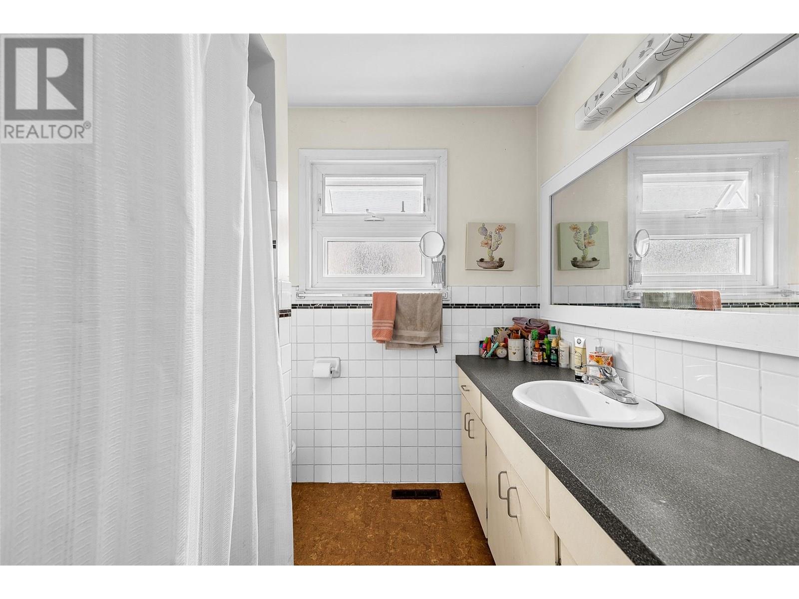 548/546 Roanoke Avenue, Kelowna, British Columbia  V1Y 7K5 - Photo 14 - 10335202