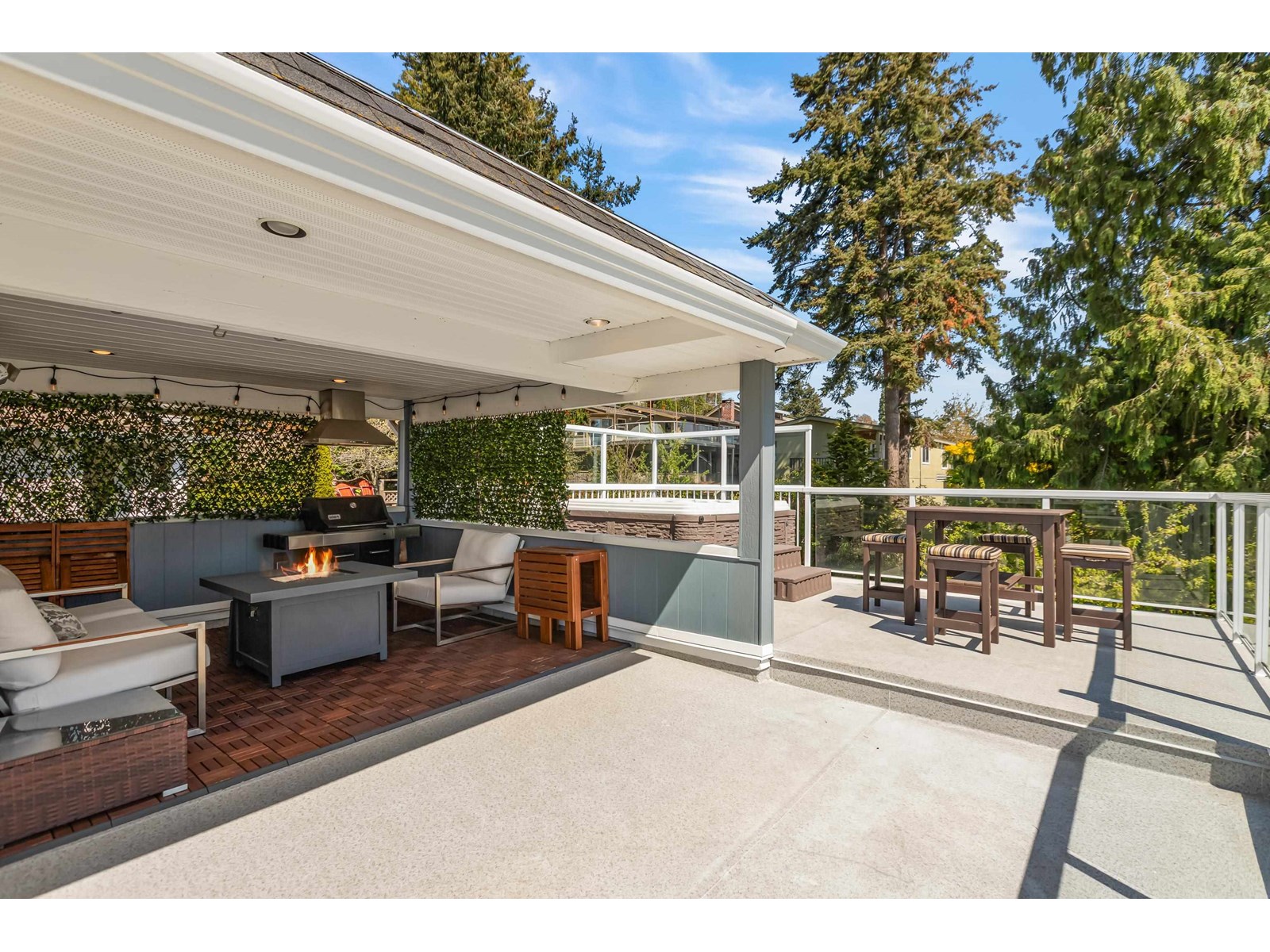 952 Lee Street, White Rock, British Columbia  V4B 4N8 - Photo 1 - R3014359