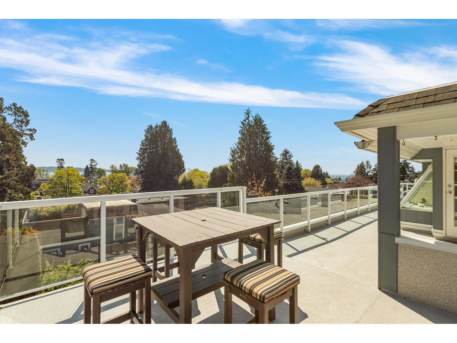 952 Lee Street, White Rock, British Columbia  V4B 4N8 - Photo 2 - R3014359