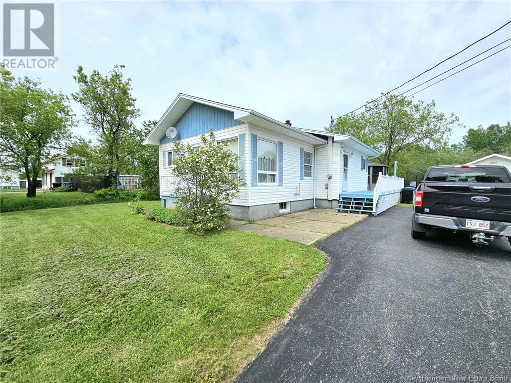 2625 Miramichi, Bathurst, New Brunswick  E2A 6K1 - Photo 4 - NB120531