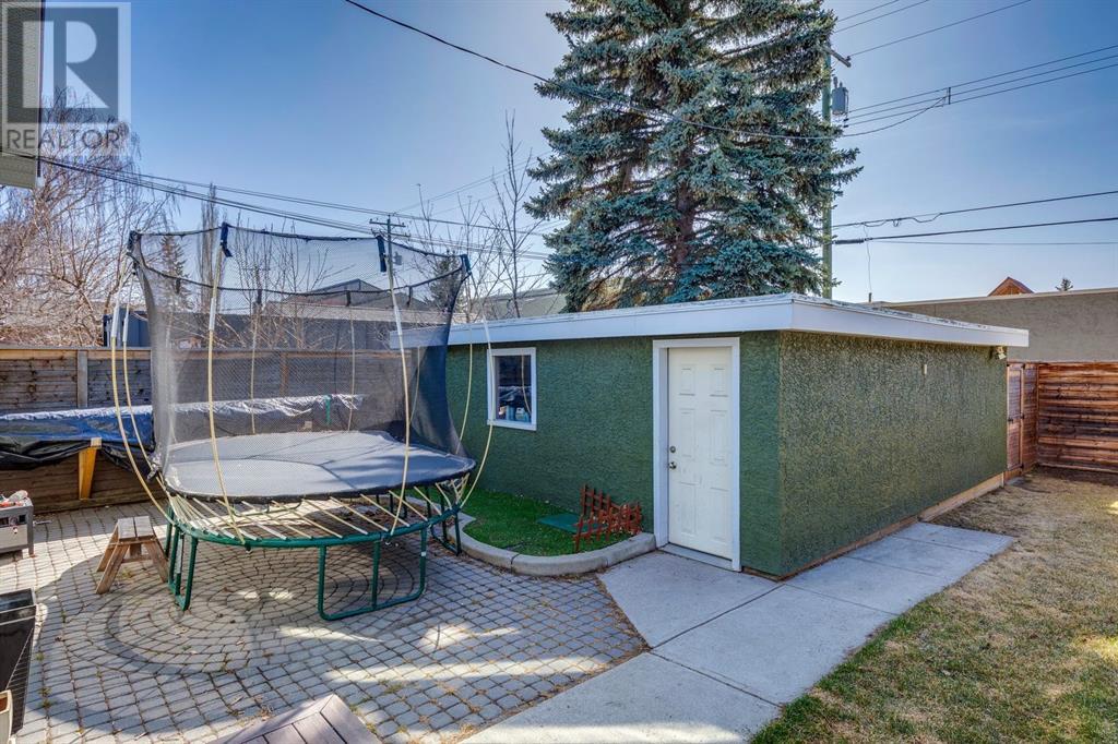3211 27 Street Sw, Calgary, Alberta  T3E 2G9 - Photo 49 - A2215609