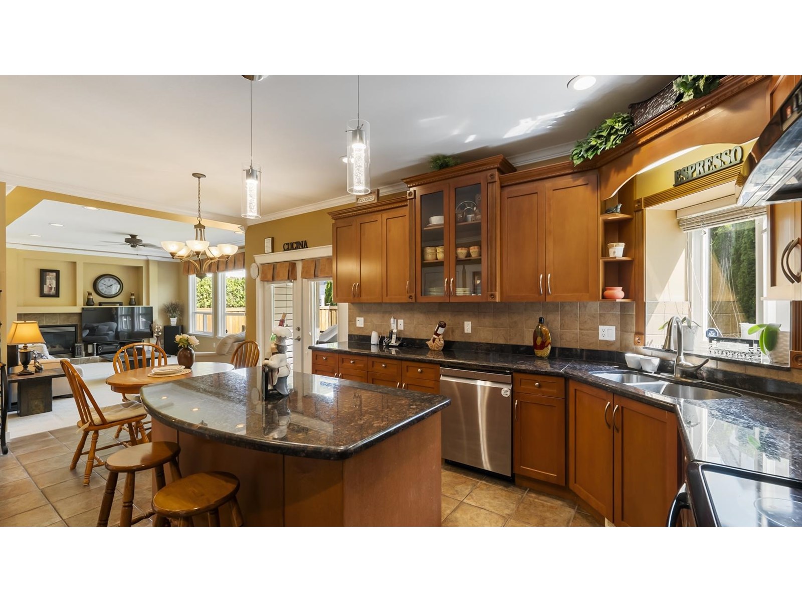 6586 186a Street, Surrey, British Columbia  V3S 4E5 - Photo 9 - R3014099
