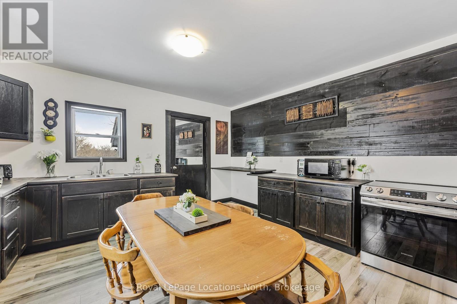 148 Marsh Street, Blue Mountains, Ontario  N0H 1J0 - Photo 8 - X12077735