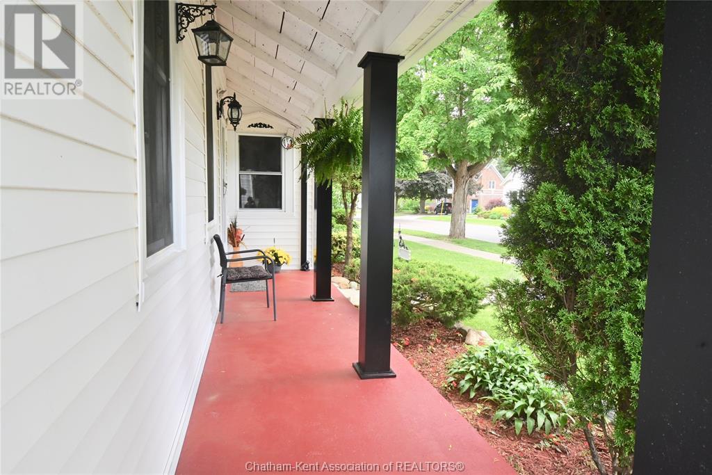 Property at 49 Erie STREET South image 4