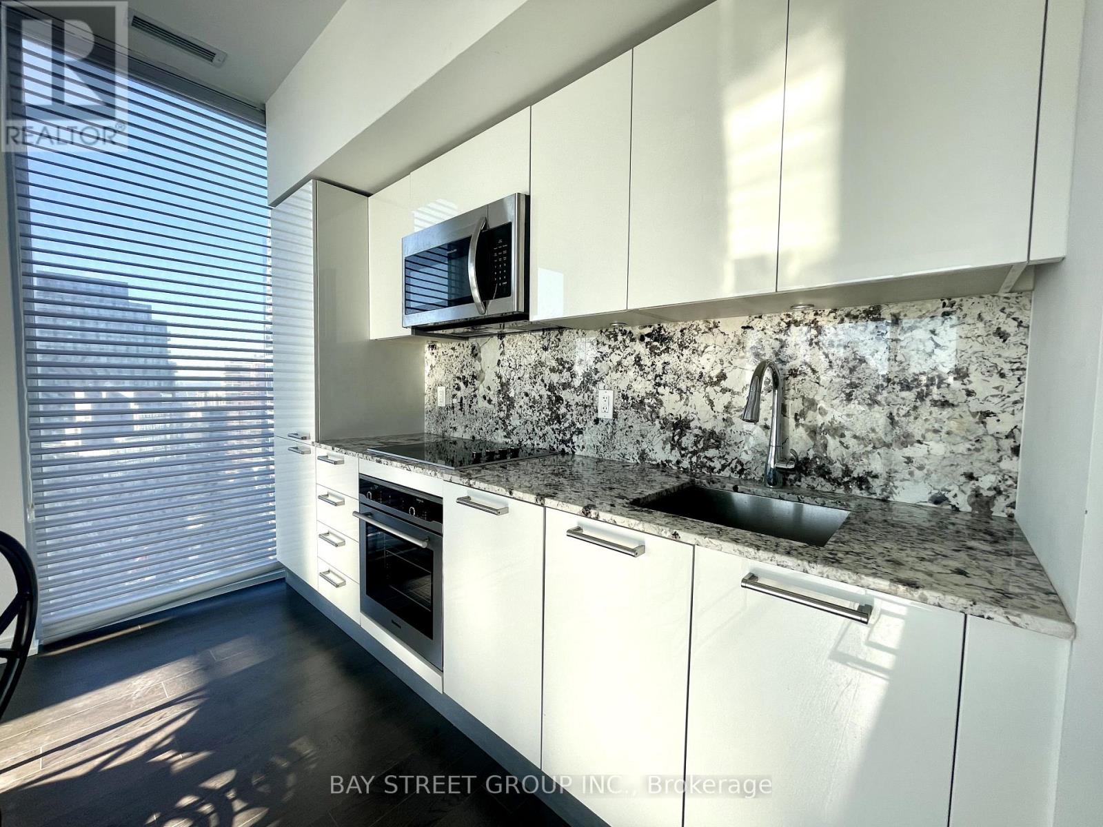 3202 - 28 Wellesley Street E, Toronto, Ontario  M4Y 1G3 - Photo 2 - C12068024