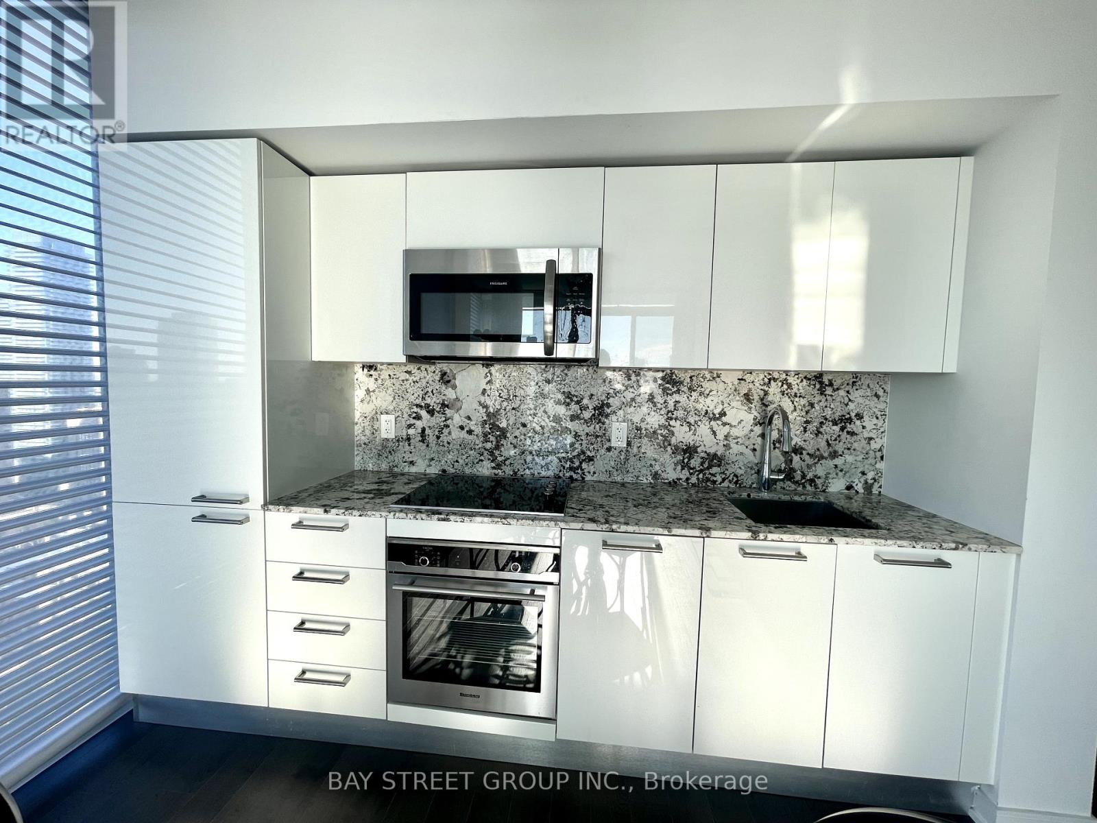 3202 - 28 Wellesley Street E, Toronto, Ontario  M4Y 1G3 - Photo 3 - C12068024
