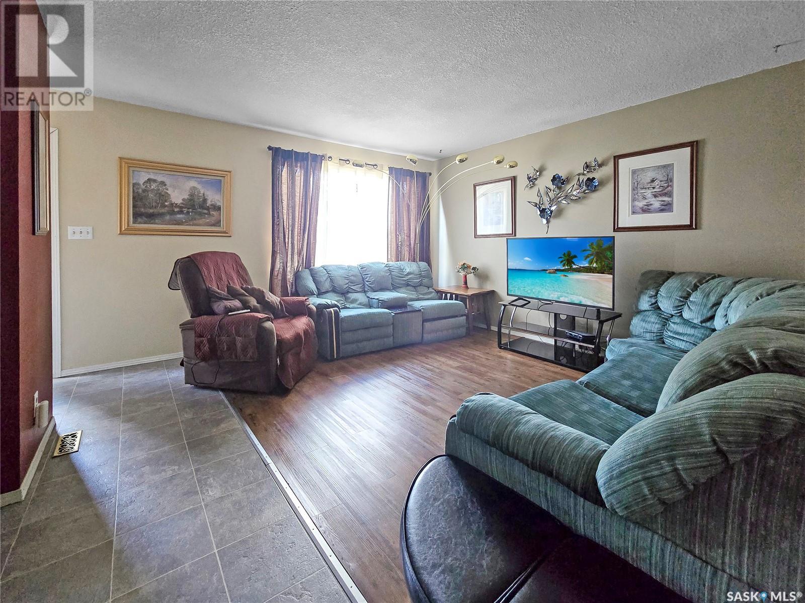 13 Calwood Crescent, Yorkton, Saskatchewan  S3N 2T5 - Photo 4 - SK009150