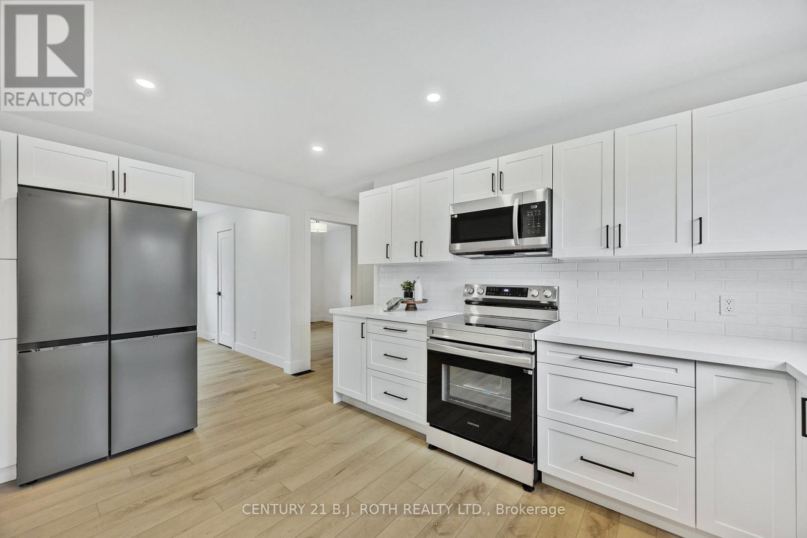 185 Silver Birch Crescent, Tay, Ontario  L0K 1R0 - Photo 14 - S12086989