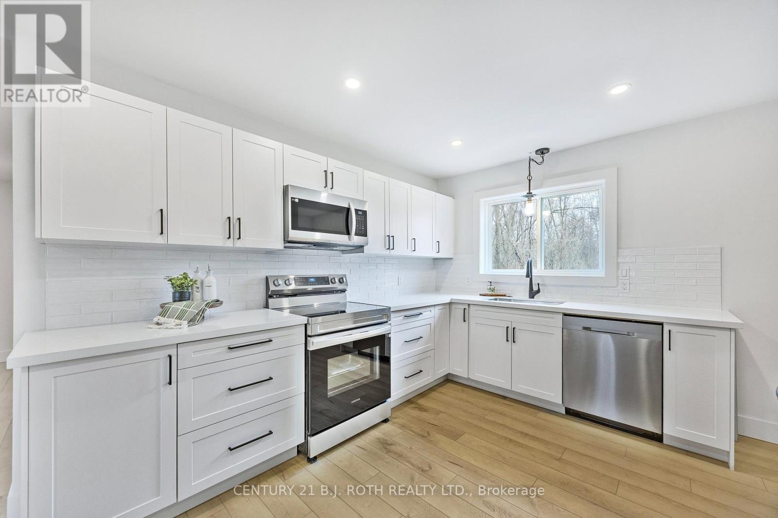 185 Silver Birch Crescent, Tay, Ontario  L0K 1R0 - Photo 13 - S12086989