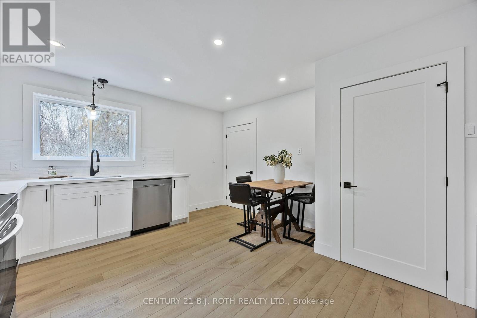 185 Silver Birch Crescent, Tay, Ontario  L0K 1R0 - Photo 15 - S12086989