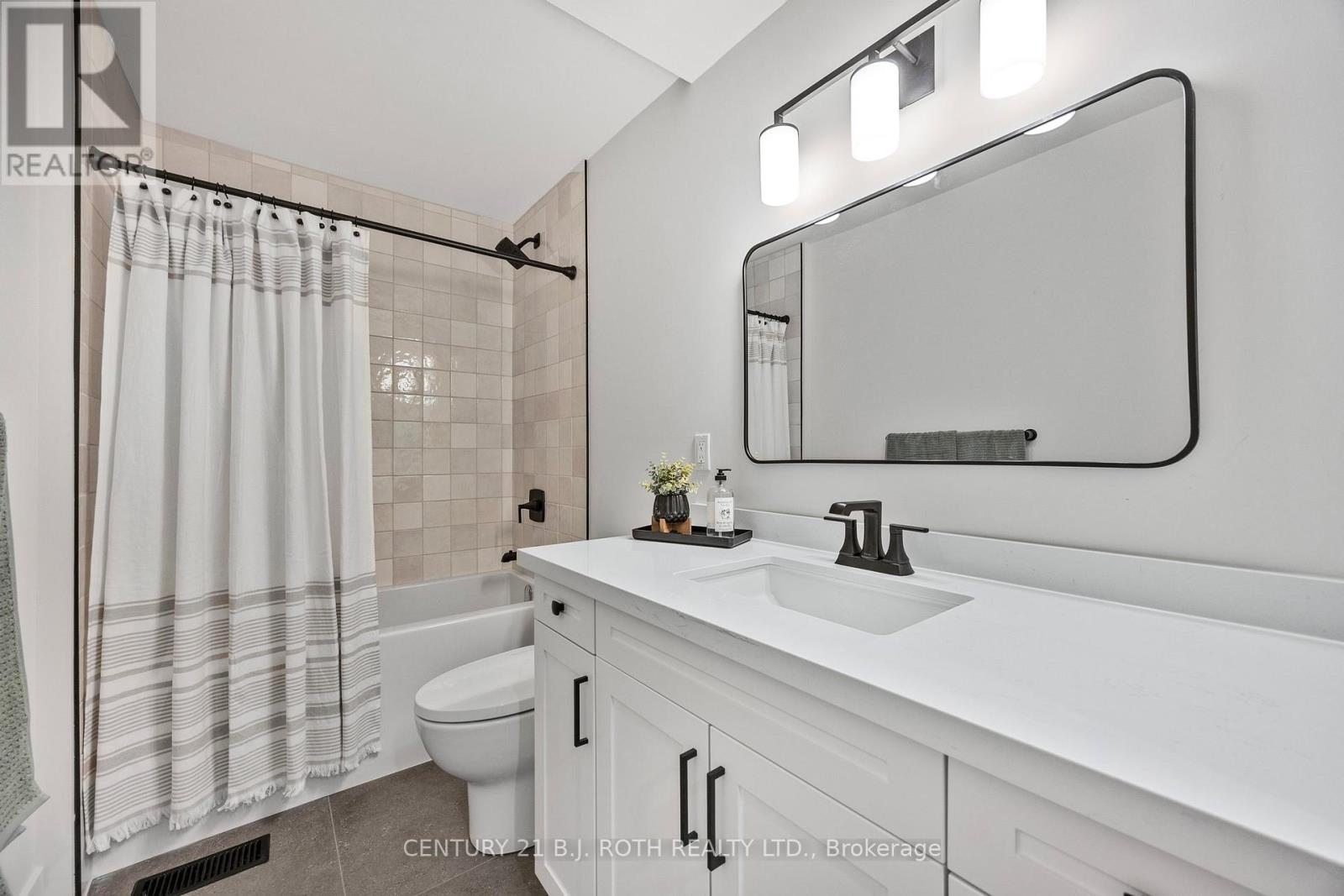 185 Silver Birch Crescent, Tay, Ontario  L0K 1R0 - Photo 22 - S12086989