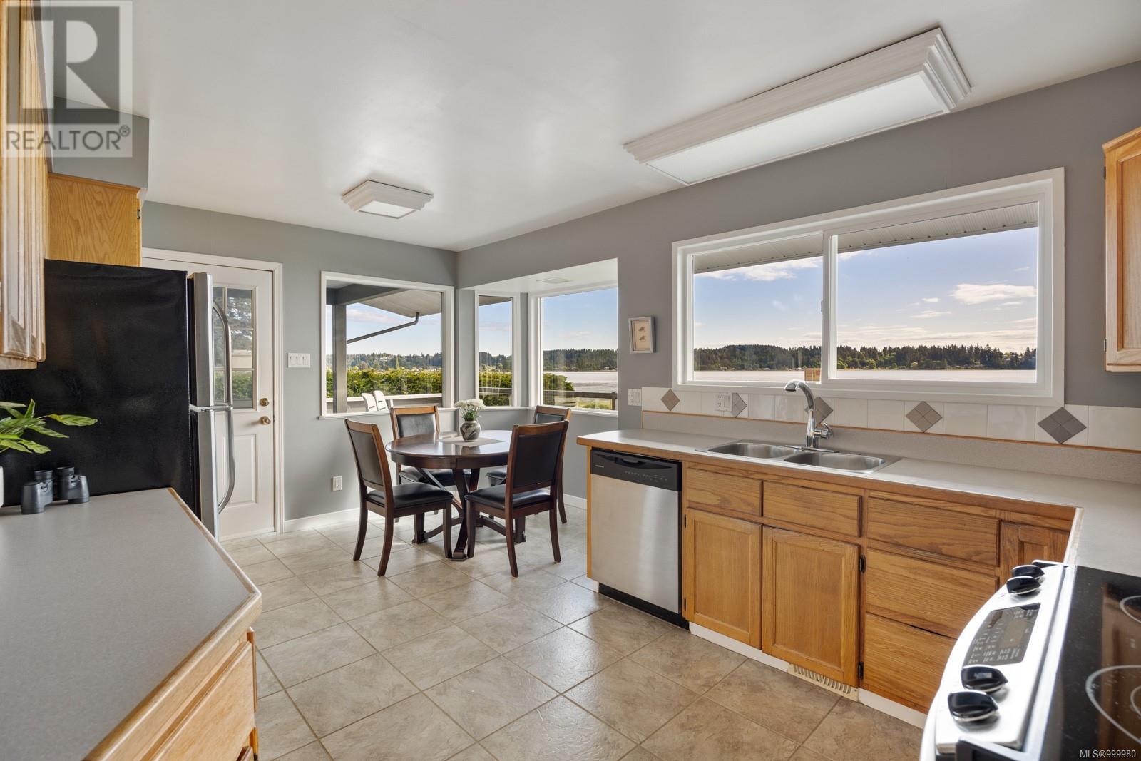 Property at 3440 Sandpiper Dr image 2
