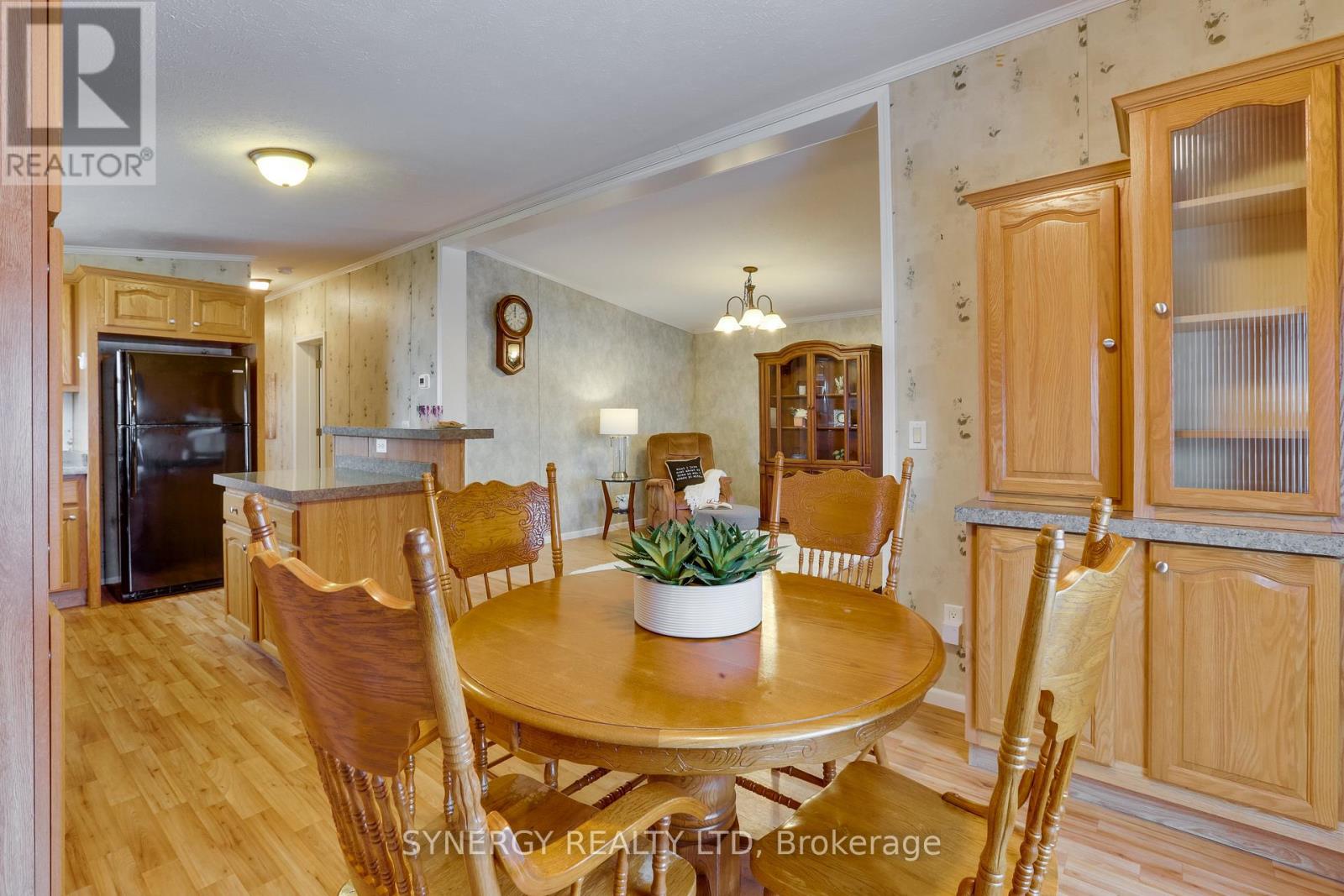 461 Richard Crescent, Strathroy-Caradoc (Se), Ontario  N7G 0C5 - Photo 6 - X12213606