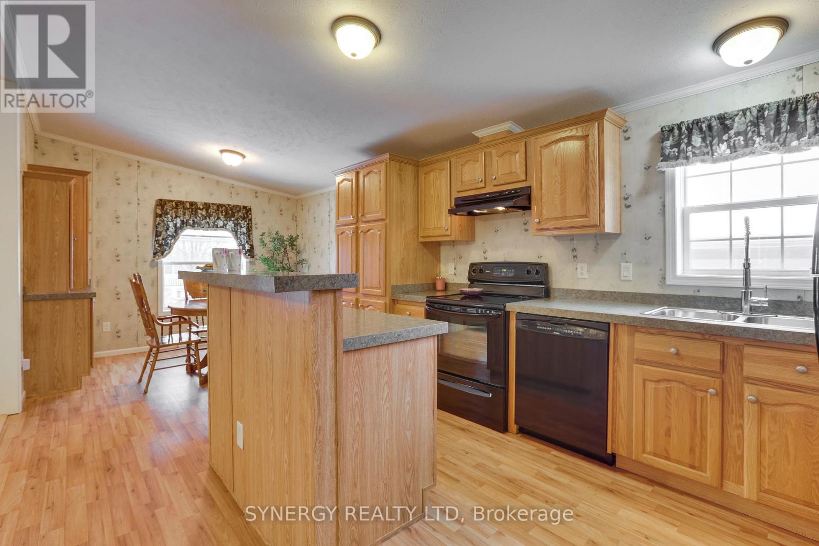 461 Richard Crescent, Strathroy-Caradoc (Se), Ontario  N7G 0C5 - Photo 7 - X12213606